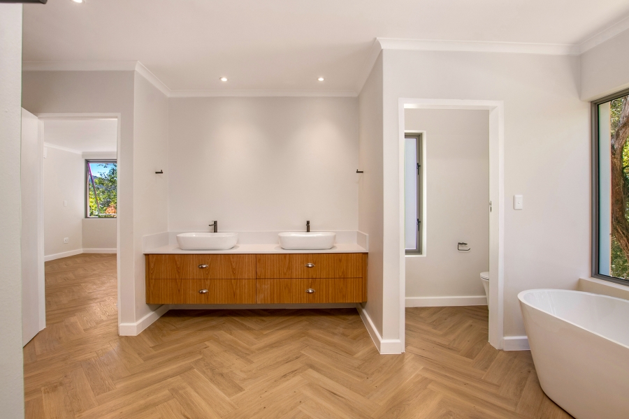 4 Bedroom Property for Sale in Leisure Isle Western Cape